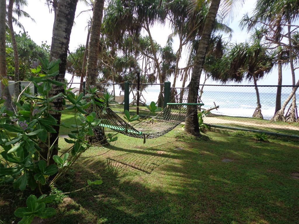 Villa Tissa Beach Resort Weligama Bagian luar foto