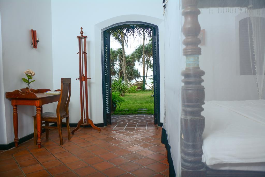 Villa Tissa Beach Resort Weligama Bagian luar foto