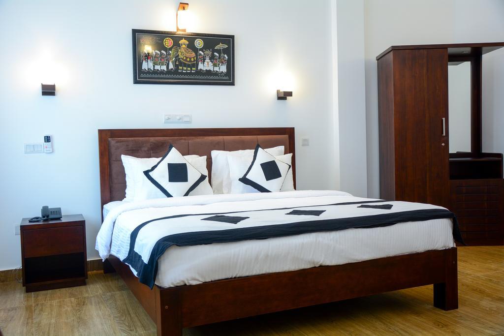 Villa Tissa Beach Resort Weligama Bagian luar foto