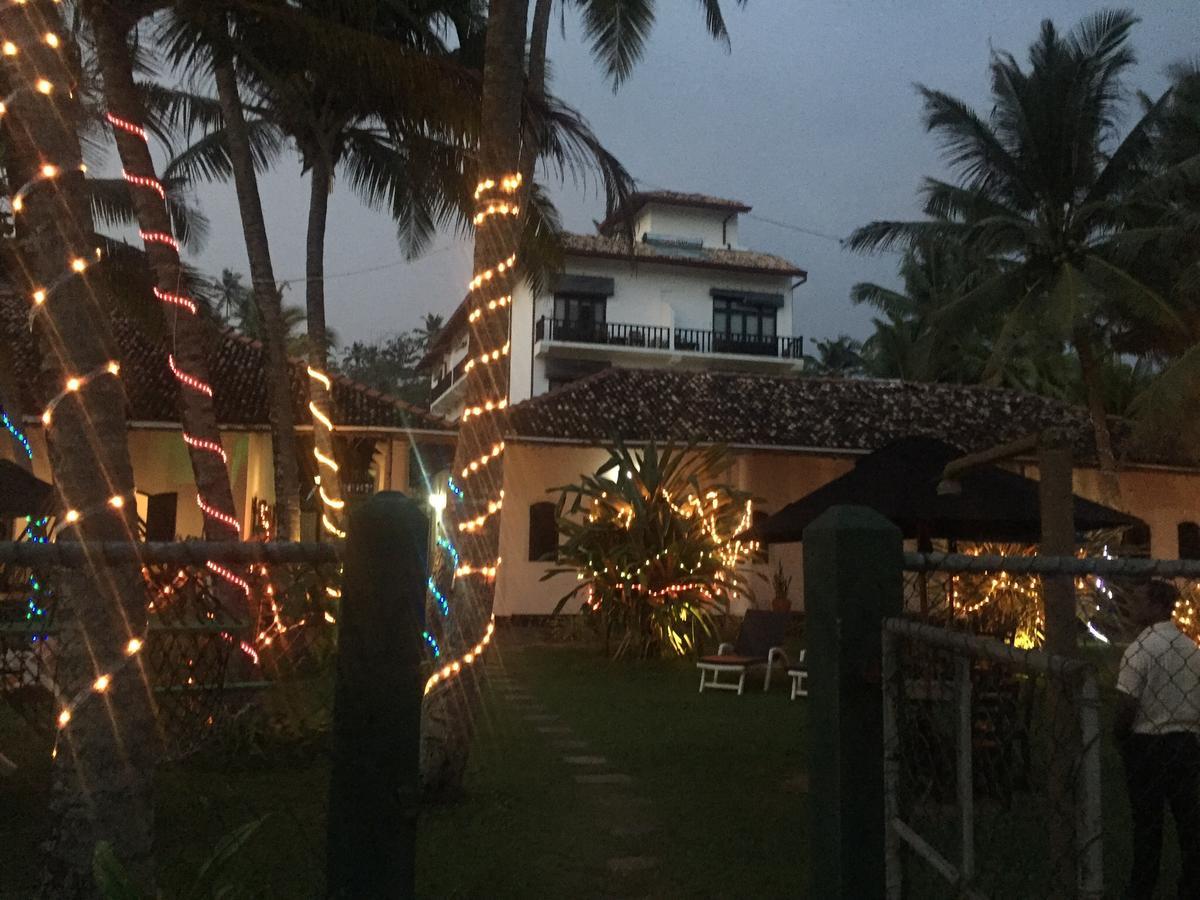Villa Tissa Beach Resort Weligama Bagian luar foto