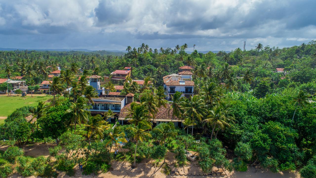 Villa Tissa Beach Resort Weligama Bagian luar foto